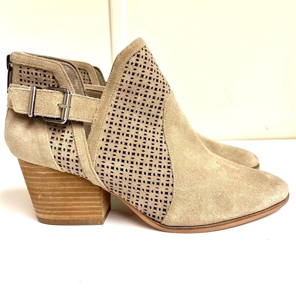Vince Camuto Naryka ankle buckle Bootie suede leather tan women’s size 8 - Picture 3 of 10